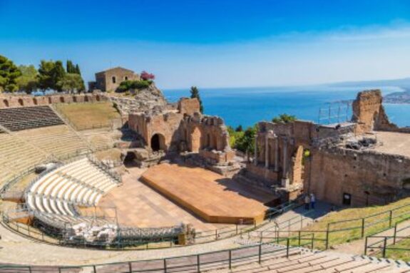 depositphotos_220691132-stock-photo-taormina-italy-july-2017-ruins.jpg